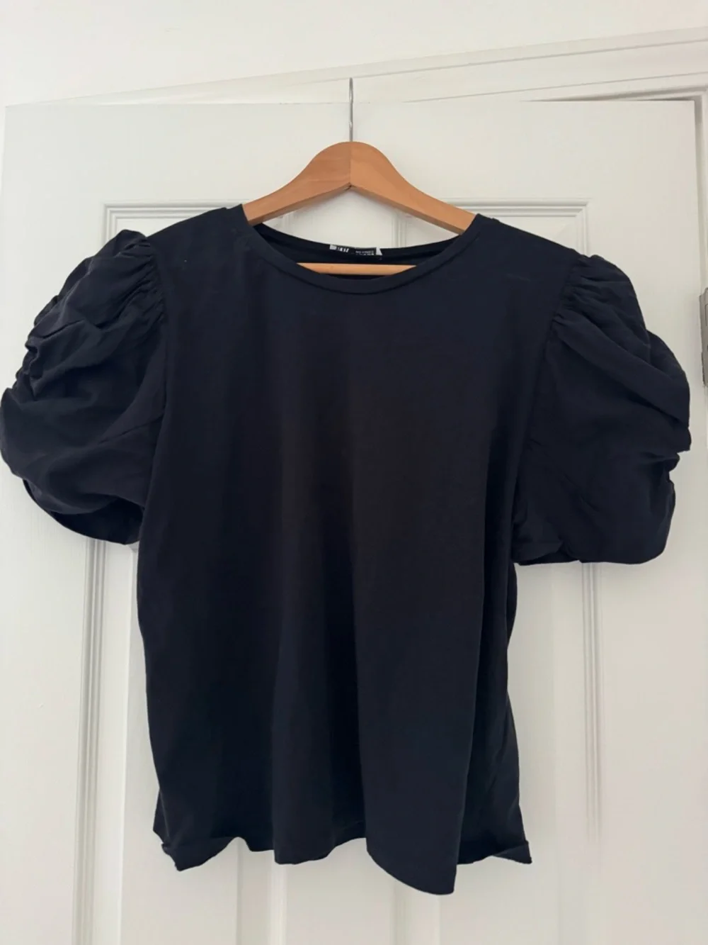 Zara Black Puff Sleeve Tee - Picture 1 of 3